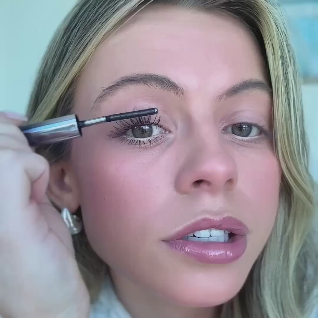 Încărcați videoclipul: <p> Fiecare detaliu este conceput pentru a oferi o senzație de lejeritate și confort, cu un finisaj mătăsos și un aspect profesional.</p>